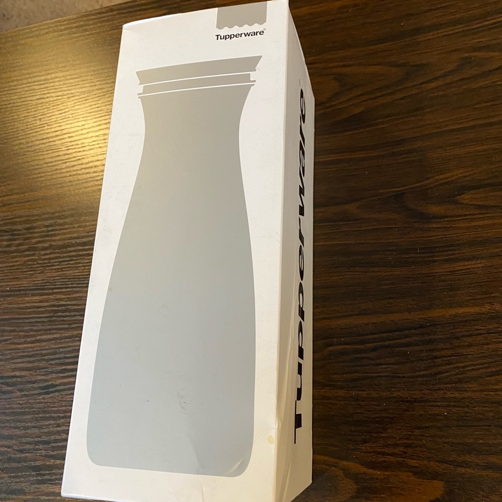 brand new tupperware cold brew carafe